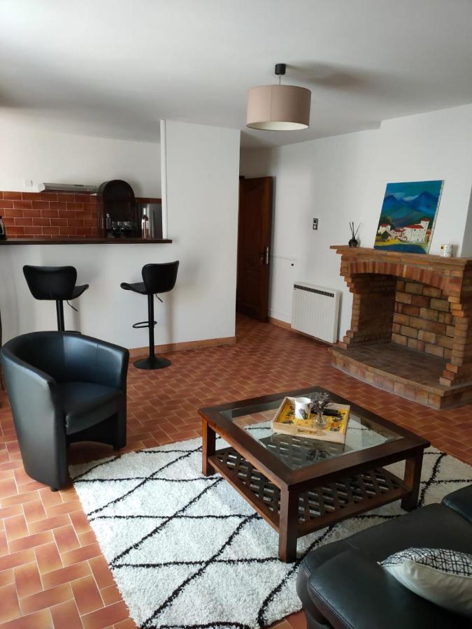 Au Coeur Du Village Apartment